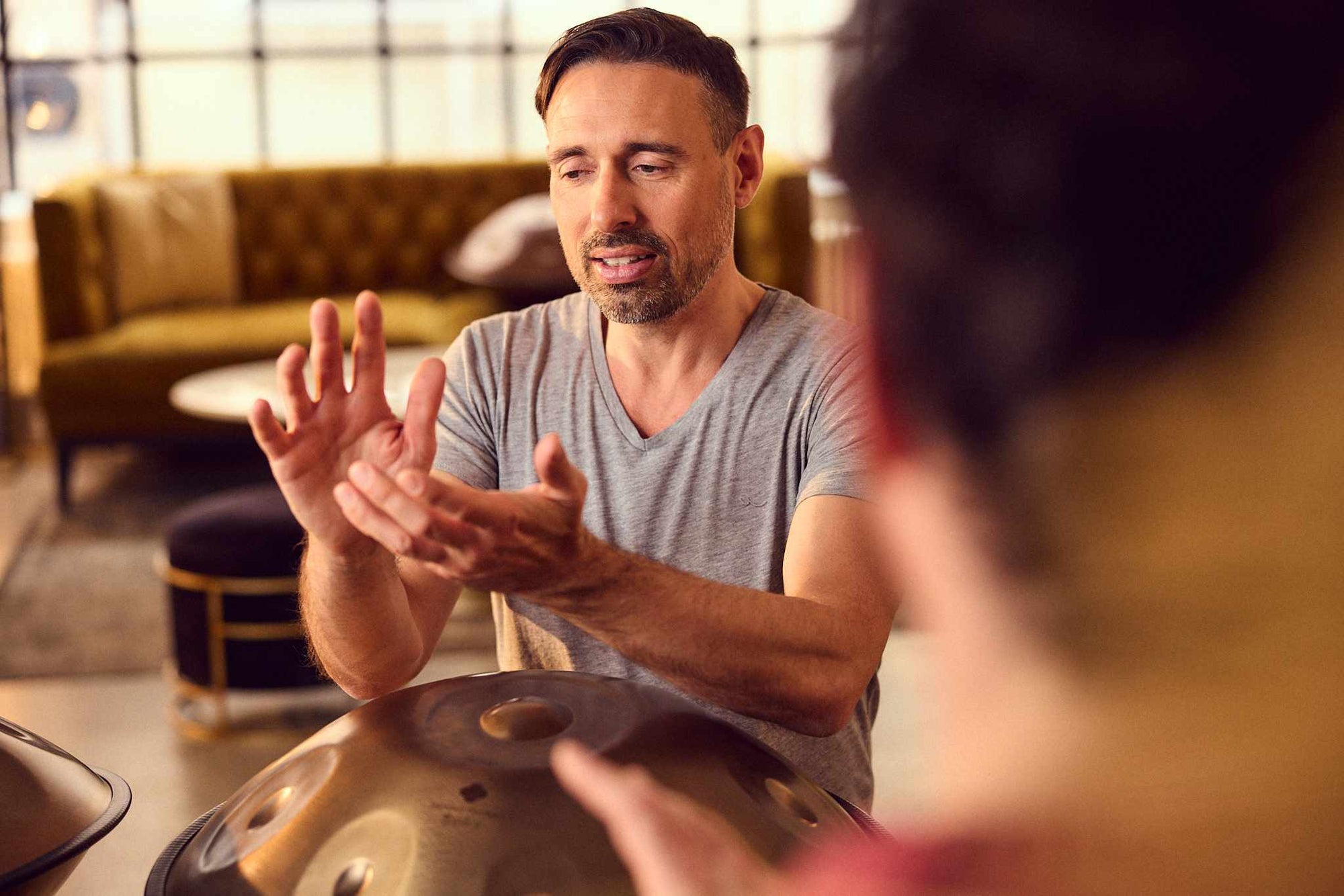 handpan spielen lernen mit einzelunterricht bei einem handpanlehrer